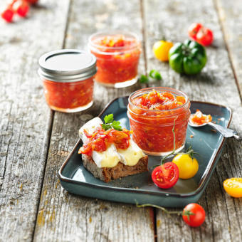 Tomatenchutney mit Aprikosen, Zimt & Sternanis